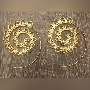 Womens fashion gold-plated heart spiral swirl earimgs